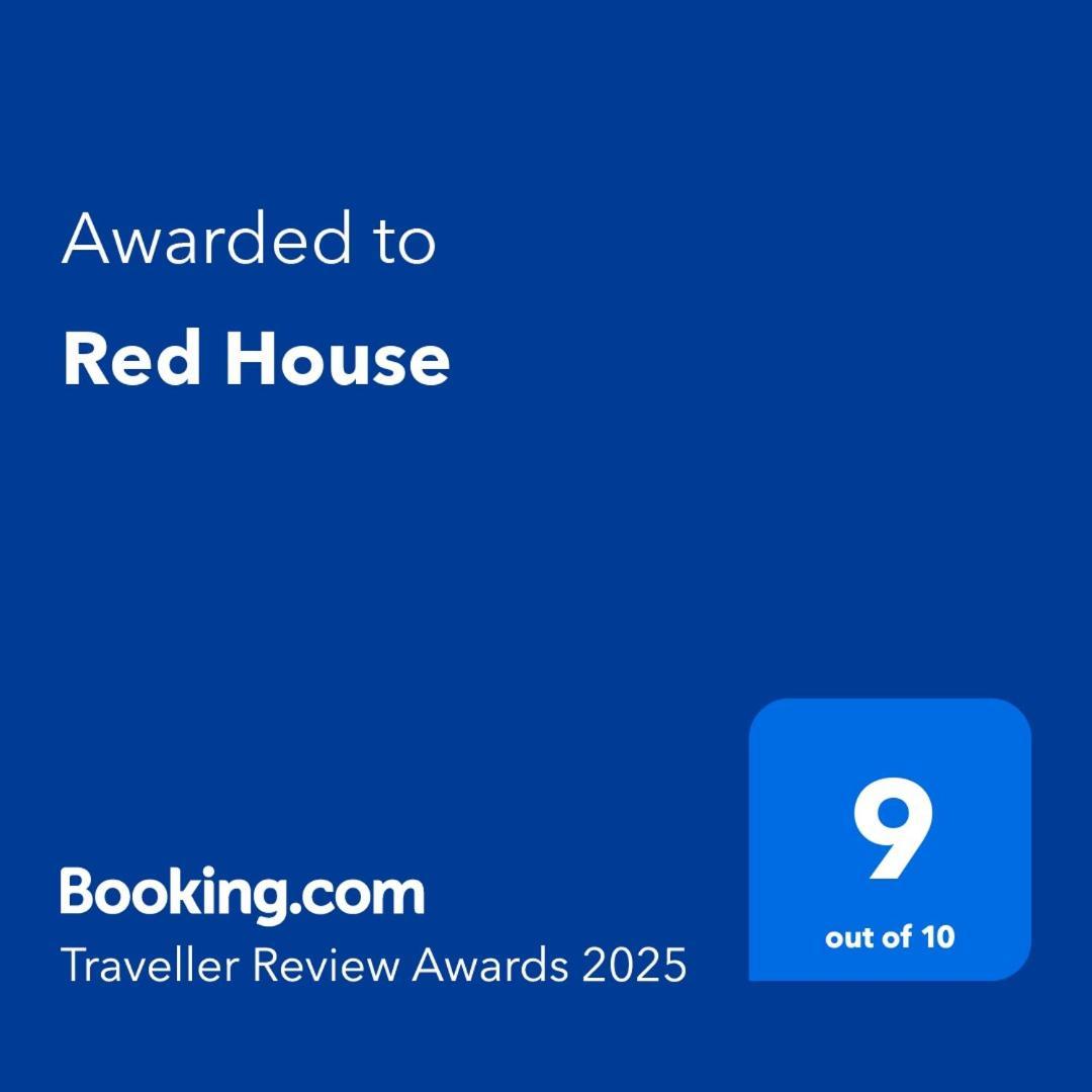 Red House Apartment Есувейра Екстериор снимка
